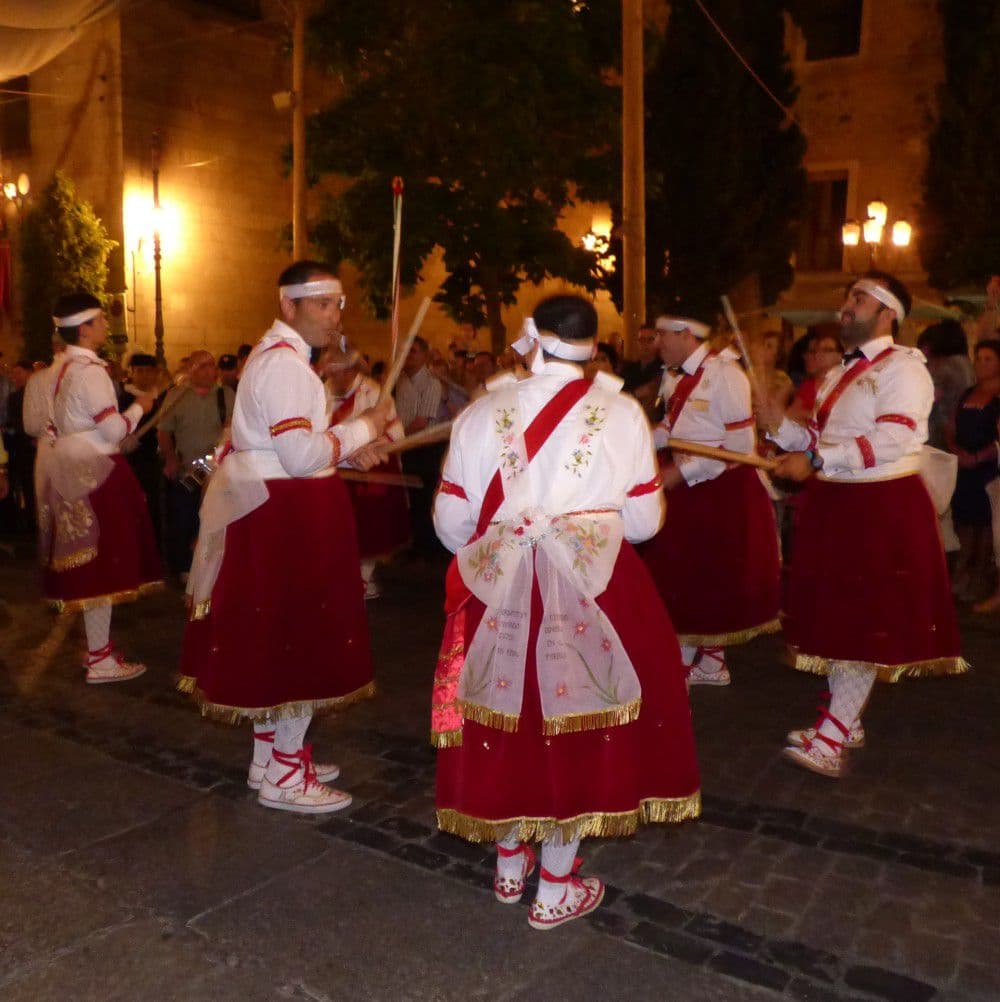 Danzantes de Villacañas en la noche de la vÃspera Danzantes de Villacañas en la noche de la vÃspera