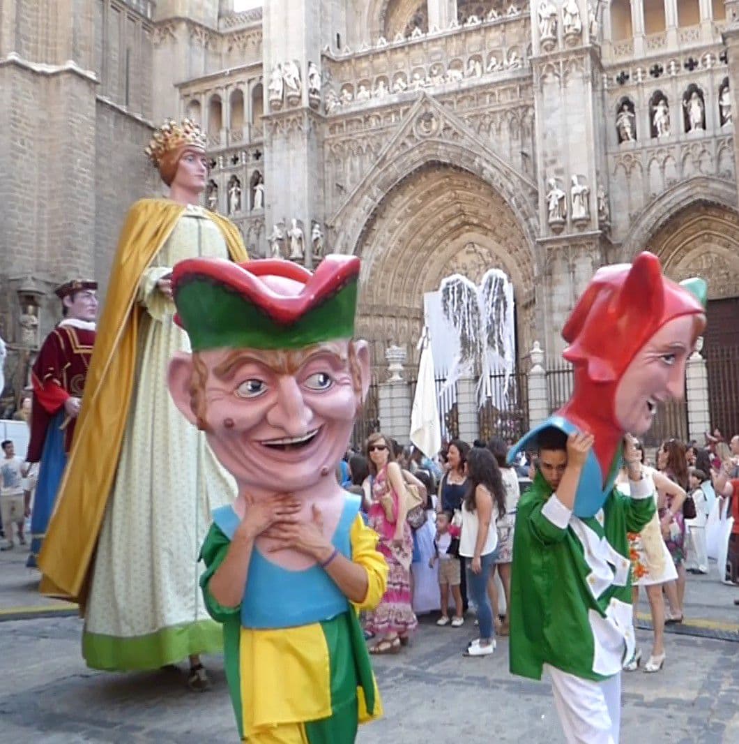 Cabezudos acompañantes de los gigantones Cabezudos acompañantes de los gigantones