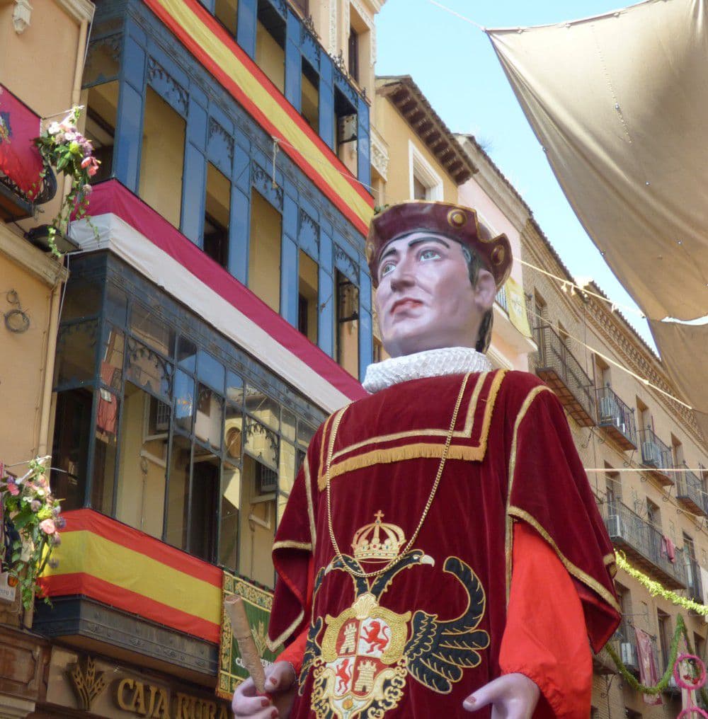 Paso de los gigantones por la calle del Comercio Paso de los gigantones por la calle del Comercio