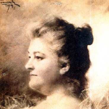 La escritora Emilia Pardo Bázan en 1894. La escritora Emilia Pardo Bázan en 1894.