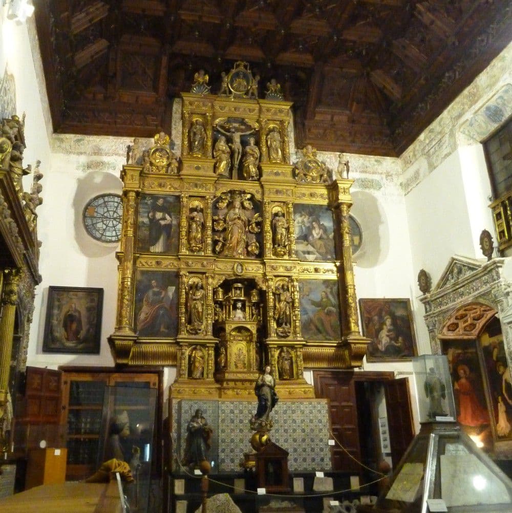 Museo alojado en el coro conventual Museo alojado en el coro conventual