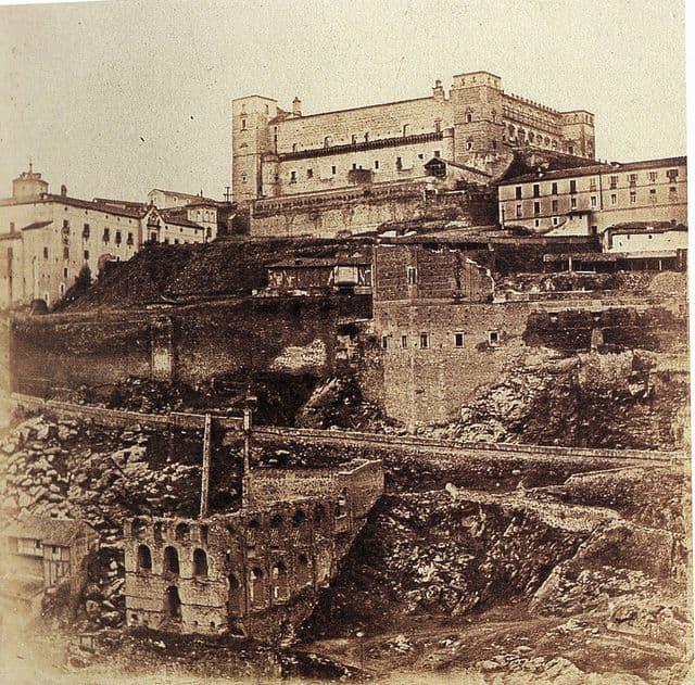 Restos del Artificio fotografiados en 1857 por Eugène Sevaistre Restos del Artificio fotografiados en 1857 por Eugène Sevaistre