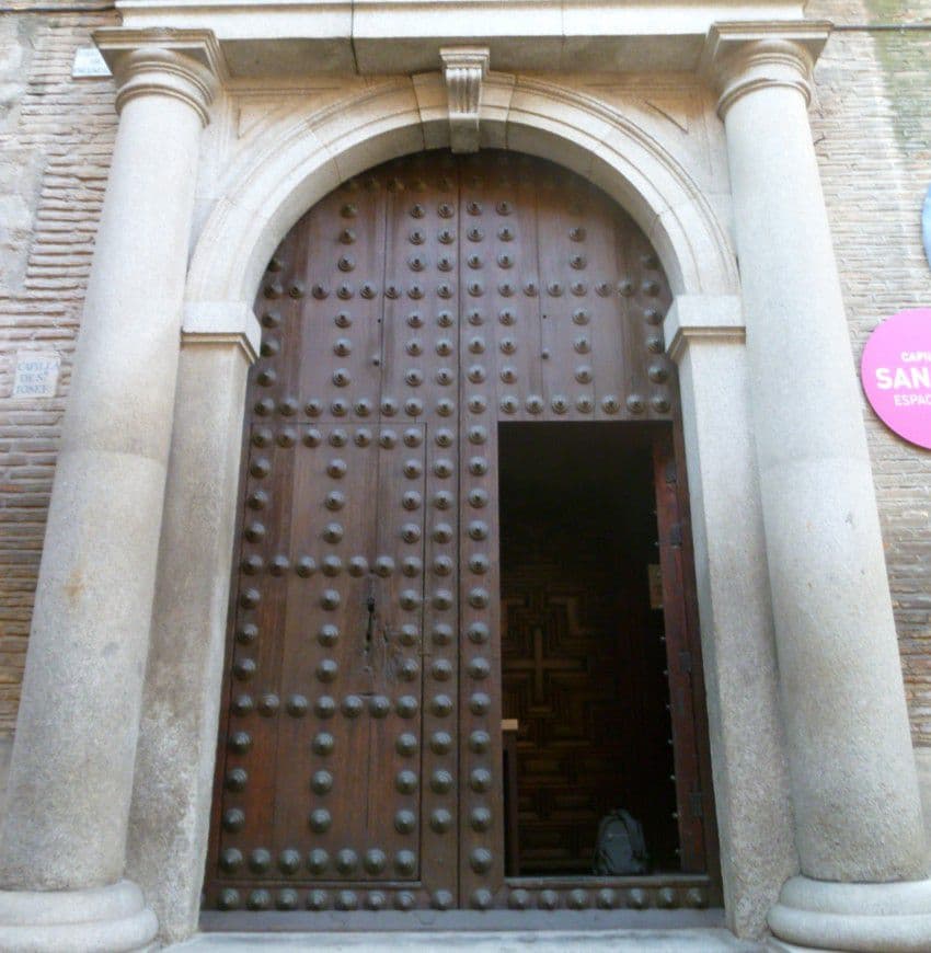 Entrada a la capilla Entrada a la capilla