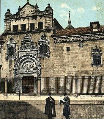 El ediificio de Santa Cruz en una postal a principios del siglo XX El ediificio de Santa Cruz en una postal a principios del siglo XX