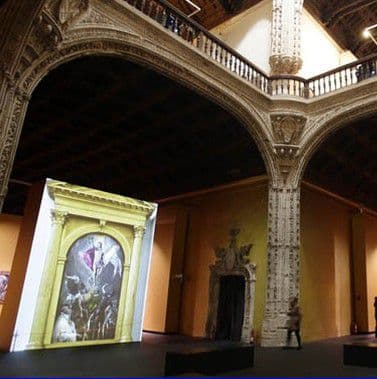 Aspecto del crucero con una de las pantallas del montaje visual.(Foto, La Tribuna de Toledo) Aspecto del crucero con una de las pantallas del montaje visual.(Foto, La Tribuna de Toledo)
