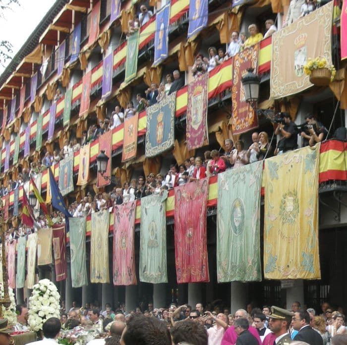 Balconadas junto al Arco de la Sangre Balconadas junto al Arco de la Sangre