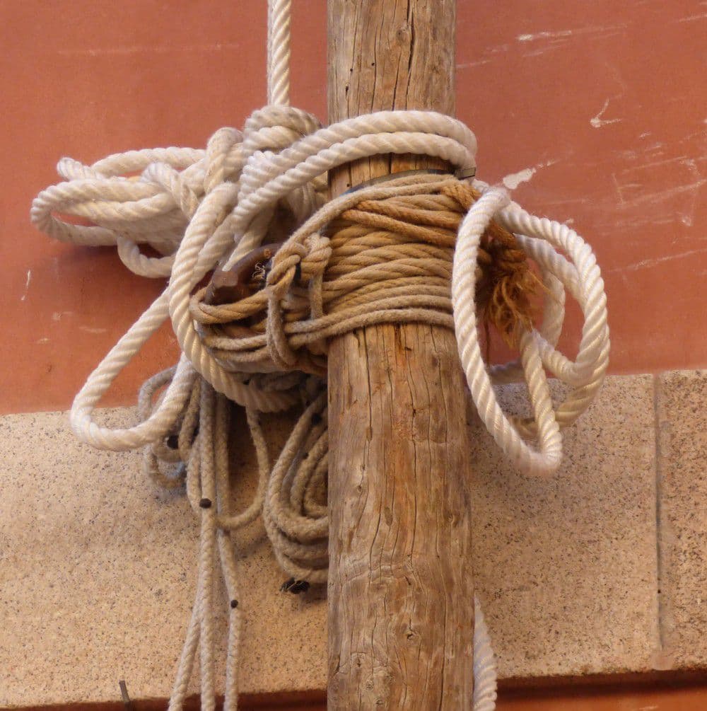 Amarres de los toldos en paredes y puntales Amarres de los toldos en paredes y puntales